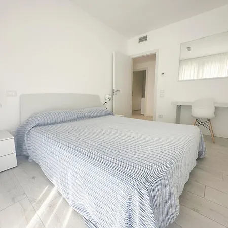 Vega Palace - Piscina Vista Mare In Attico, A Pochi Passi Dal Mare Apartment Lido di Jesolo